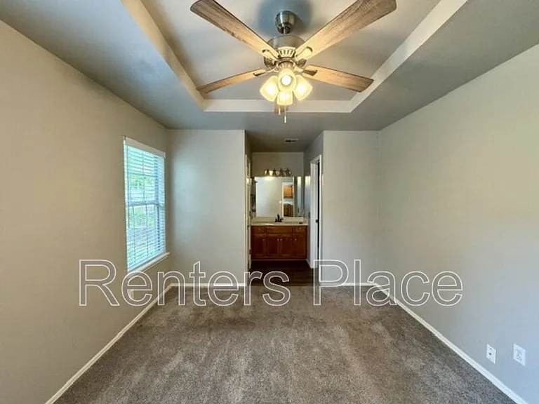 312 W Sycamore St — Photo 6