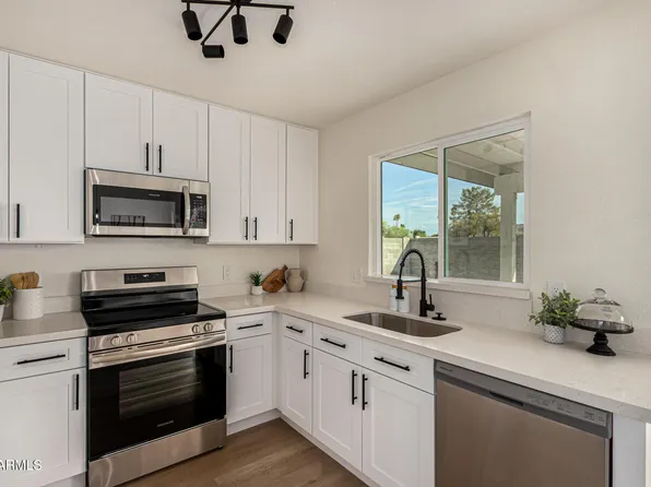 2009 E PARADISE Lane, Phoenix, AZ 85022