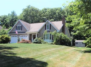 5 Highland Oak Dr, Ellington, CT 06029