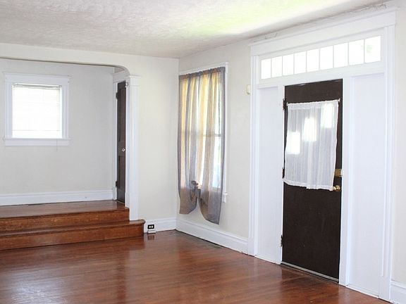 5th image of 3318 North Ave