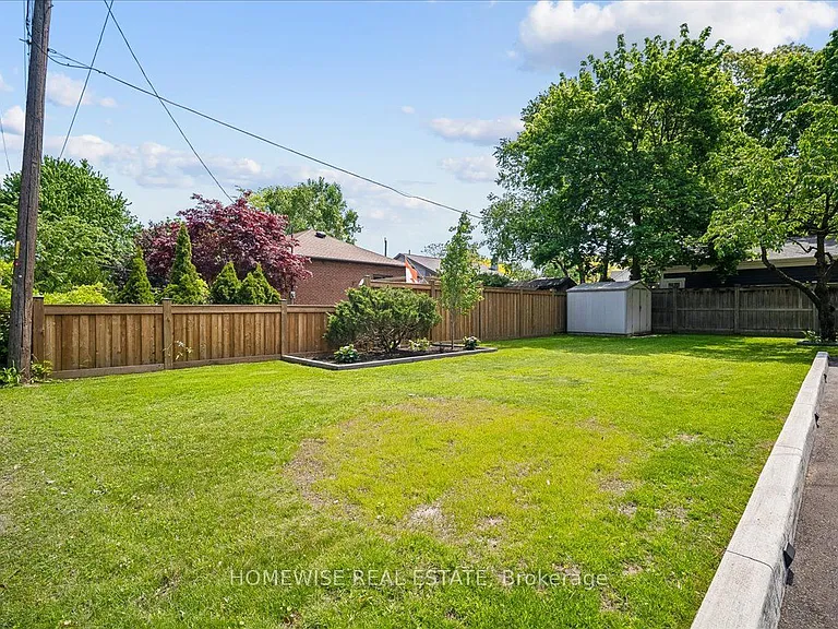 2182 Courtland Dr — Photo 48
