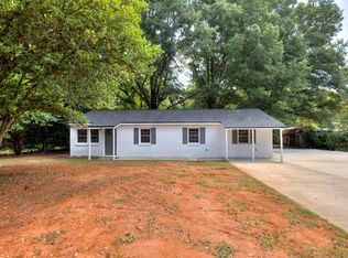 15 Coulter Dr, Wedgefield, SC 29168