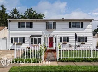 12 Vernon St, Plainview, NY 11803