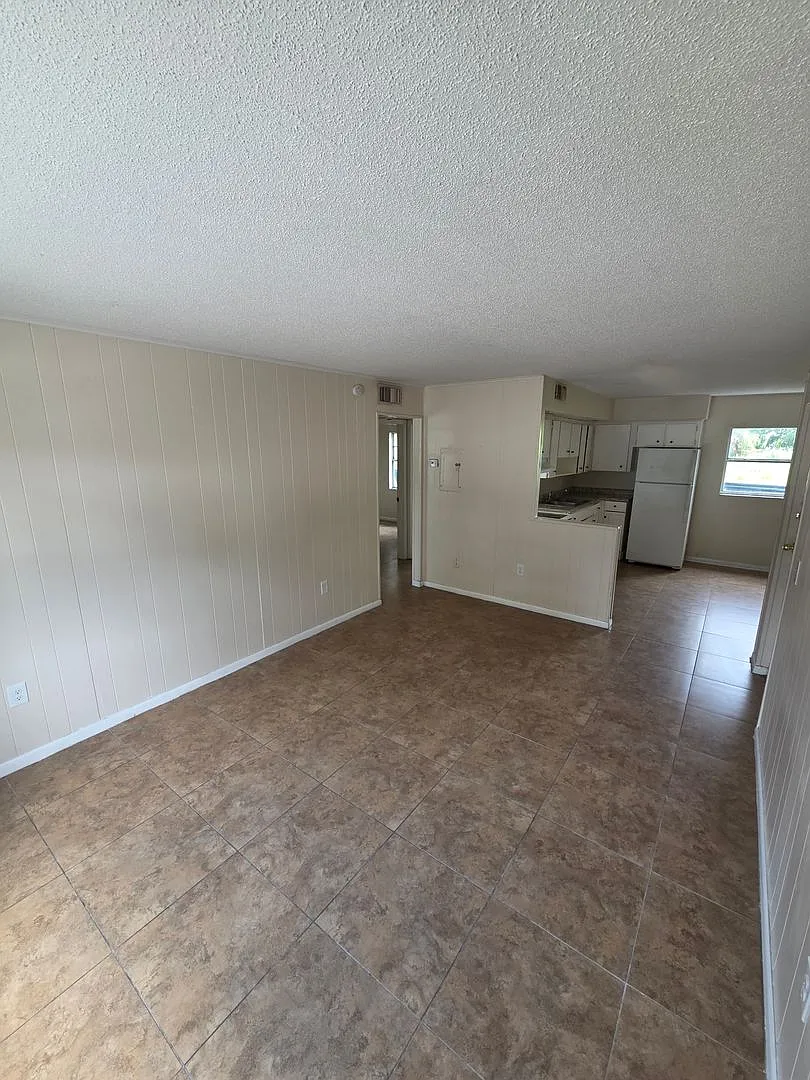 927 N. Iowa B - 10 — Photo 3