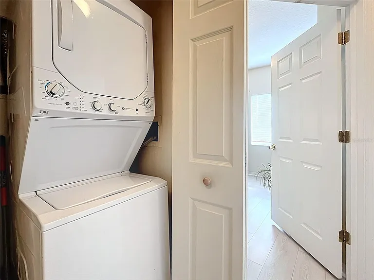 9506 Amberdale Ct #201 — Photo 2