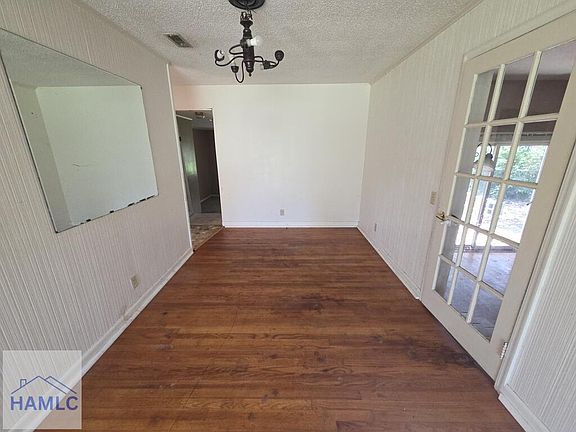 3rd image of 5585 Railroad Ln