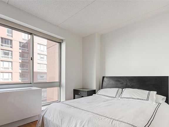 2nd image of 555 W 23rd St APT S8p