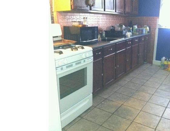 3rd image of 319 E Elwood St