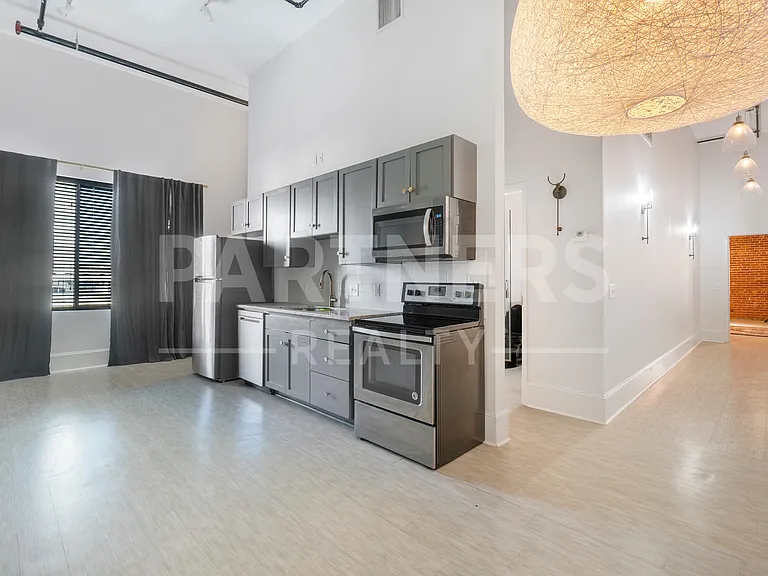 28 Monroe St #404 — Photo 3