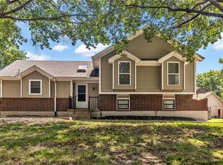 1748 SE Silkwood Ct, Lees Summit, MO 64063