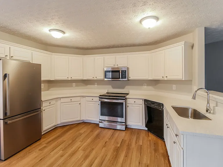 3392 Kittery Dr — Photo 10