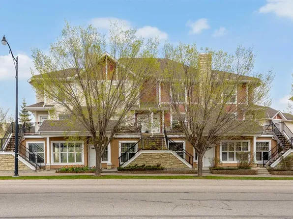 768 W 73rd St SW, Calgary, AB T3H 5V9