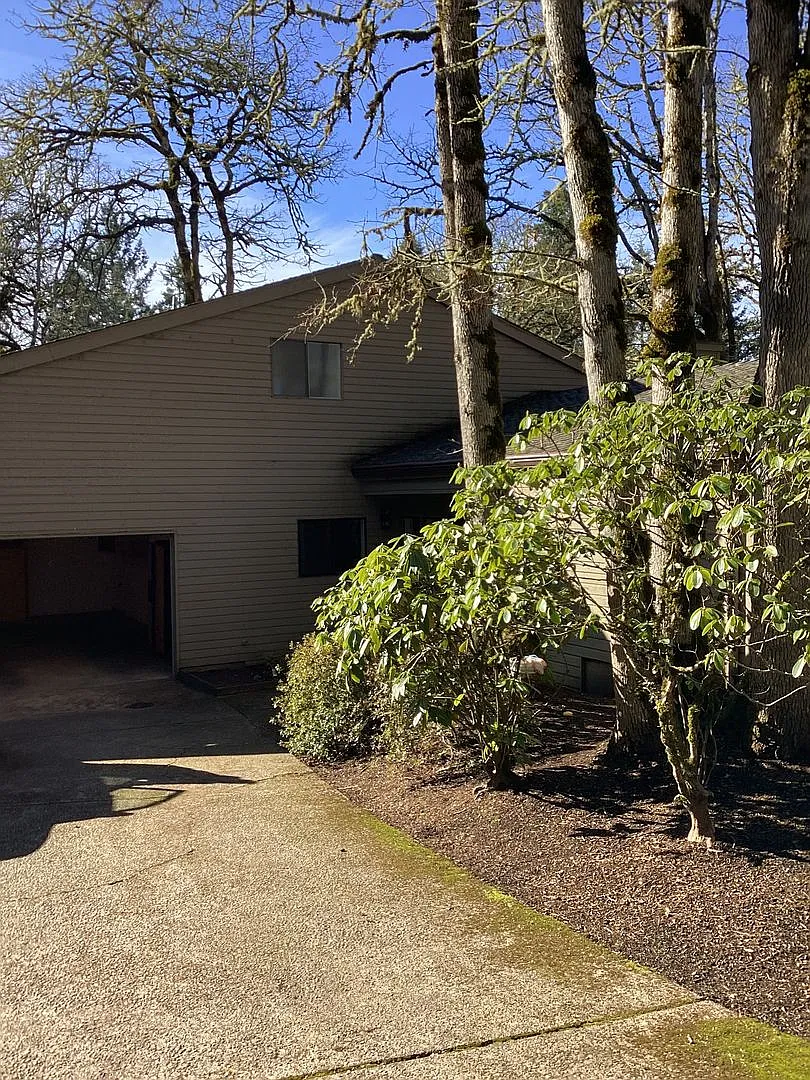 Beautiful Home on Golf Course — Photo 2