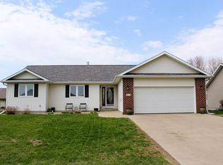 411 Coniston Cir, Sergeant Bluff, IA 51054