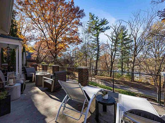 4th image of 8 Bella Vista Pl