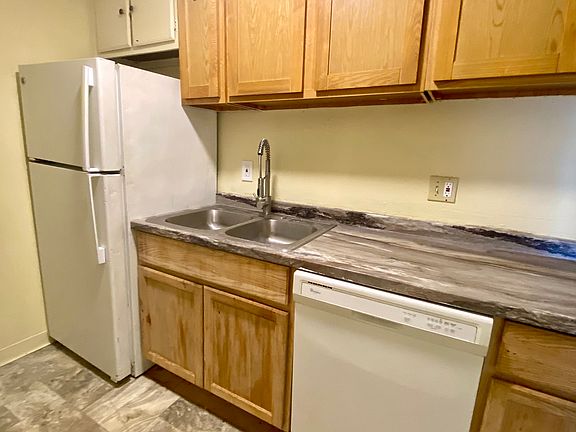 3rd image of 633 E Seneca Tpke APT 8