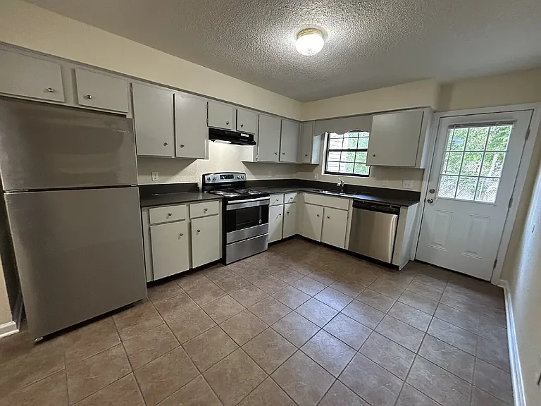 722 Sharon St — Photo 8