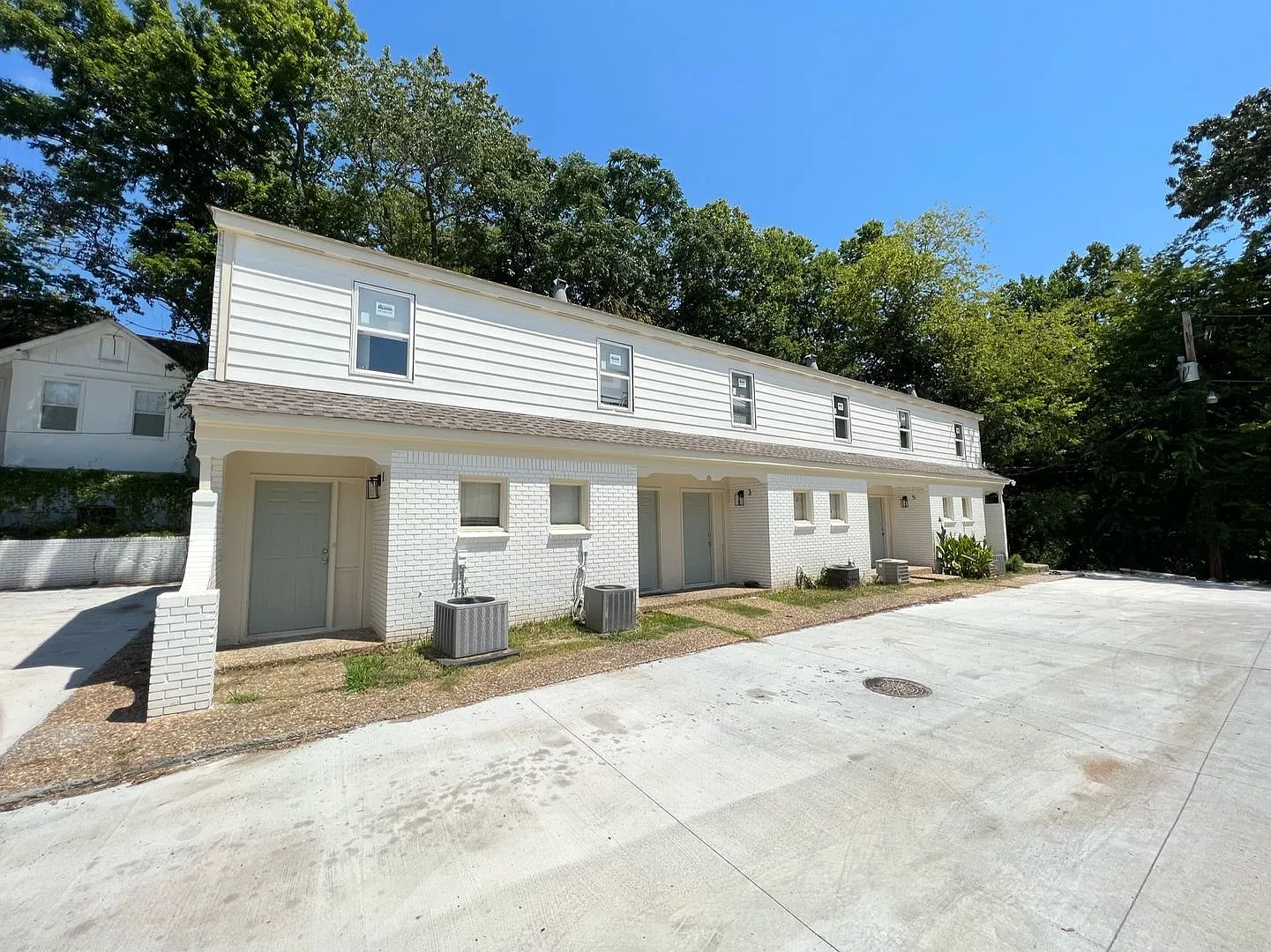 2 Bedroom Townhouses at The Seneca — Photo 4