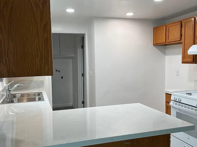 832 Penarth Ave — Photo 6