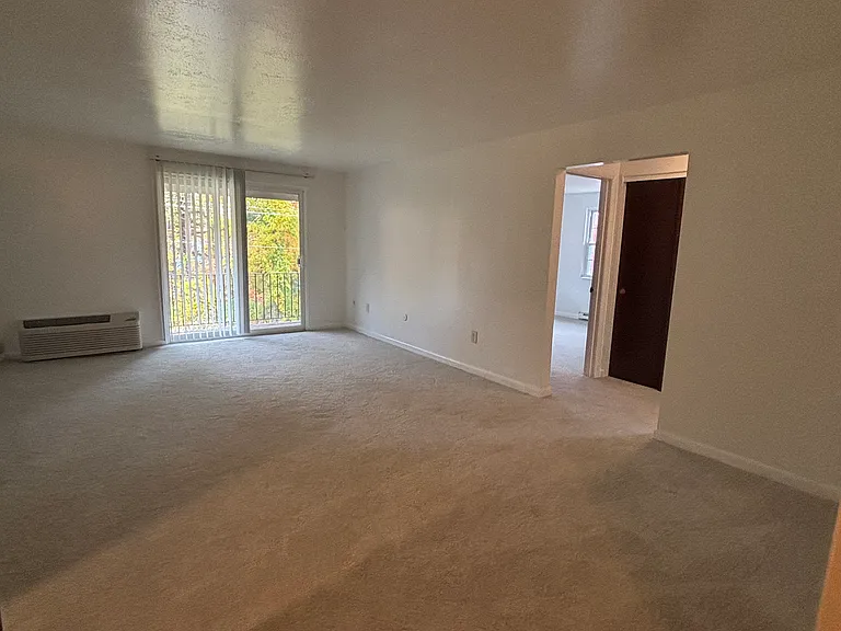 Governor Weare Apartments — Photo 27
