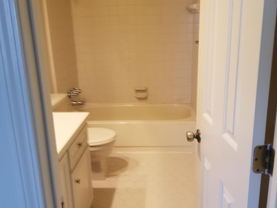 2nd image of 4113 Roxbury Rd