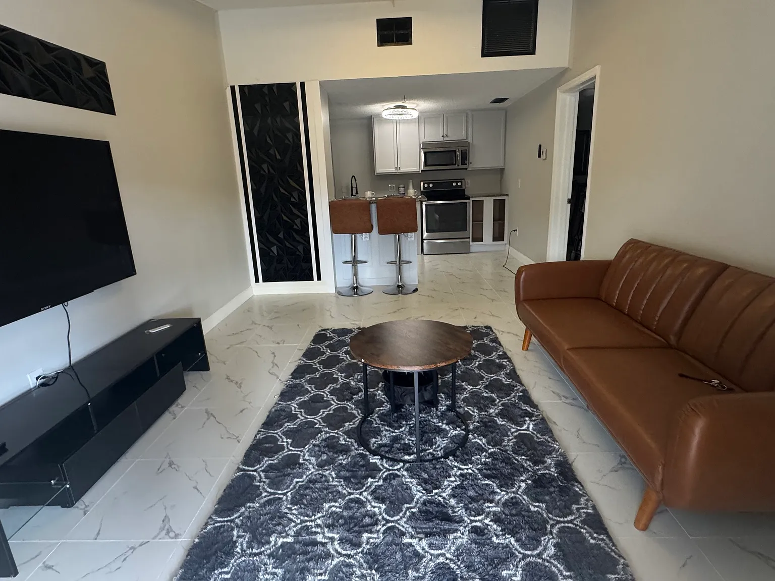 1 bed, 750 sqft, $1,700 — Photo 3