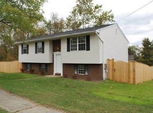 942 Hammonds Ln, Brooklyn, MD 21225