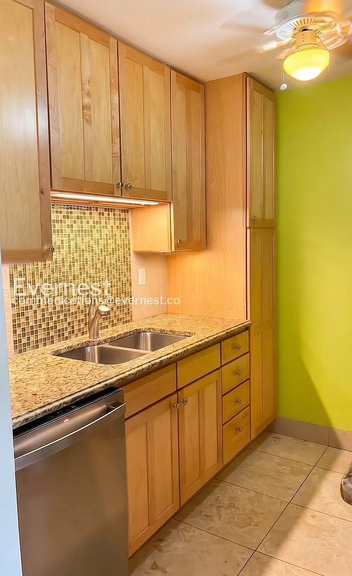 2 bed, 1.0 bath, 980 sqft, $2,000 — Photo 4