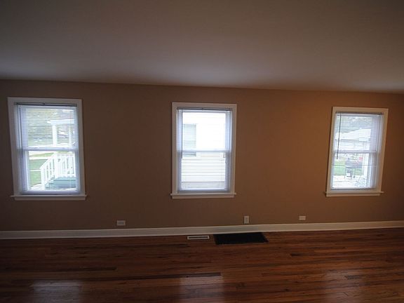 5th image of 9927 Montana Ave