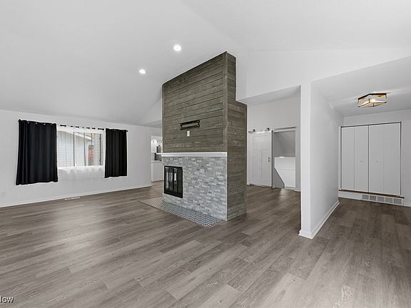 3rd image of 6677 Crenshaw Dr