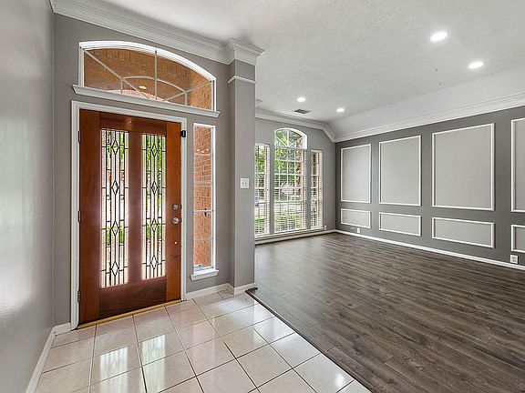 3rd image of 4406 Lakeshore Forest Dr
