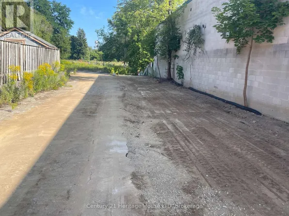 335 Queensway W, Norfolk County, ON N3Y 2M9