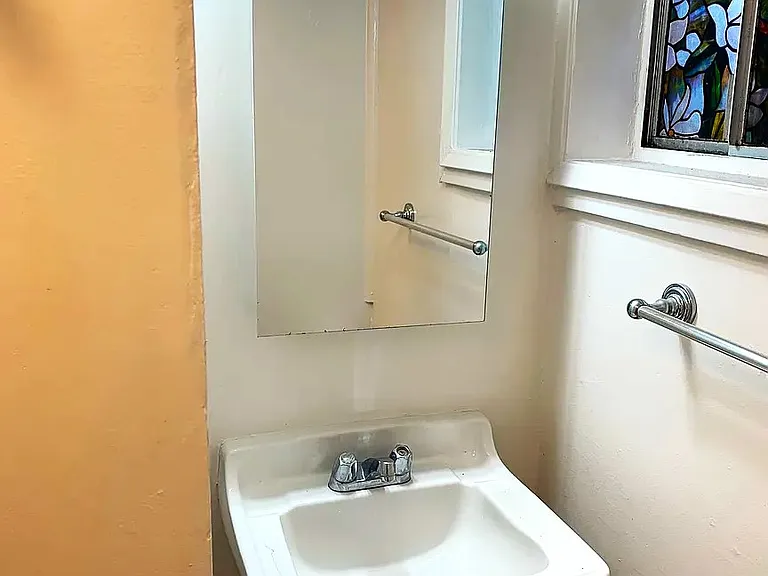 138 Hermann St #7 — Photo 13
