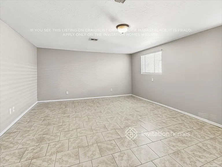 525 W 6th Dr — Photo 7