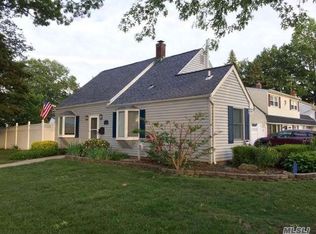 264 Orchid Rd, Levittown, NY 11756
