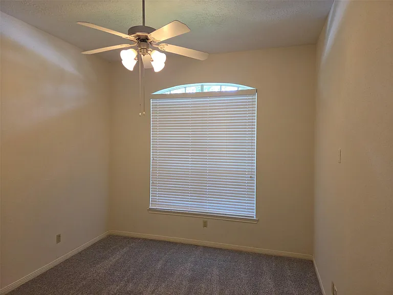15114 Farndale Dr — Photo 15