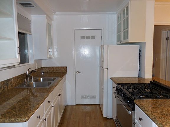 5th image of 938 6th St APT 3
