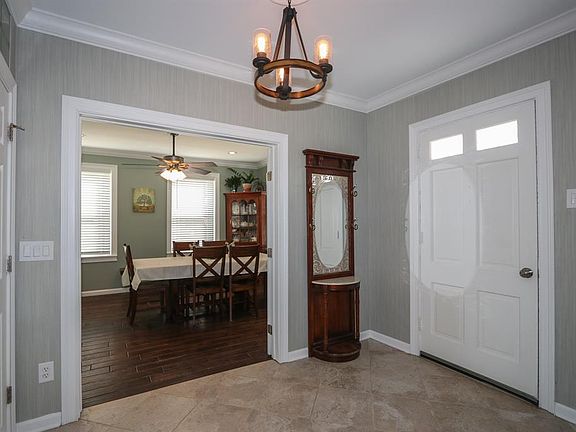 4th image of 208 Laurel Ave