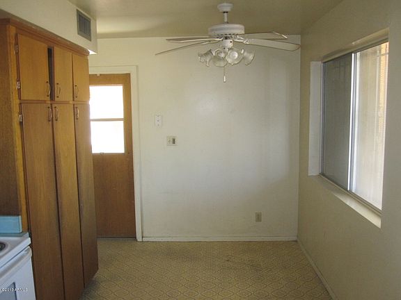 4th image of 360 W Caldwell St
