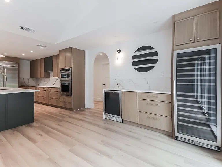 2418 Grandview Dr — Photo 12
