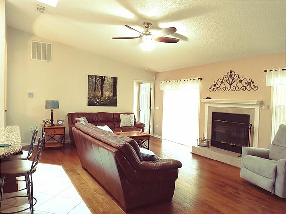 3rd image of 510 N Firwood Dr