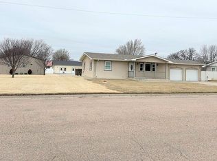 405 S Aztec St, Montezuma, KS 67867