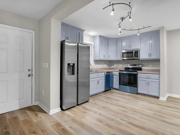 2020 Lasalle St — Photo 2