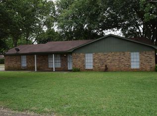 300 Palm Dr, Palestine, TX 75803