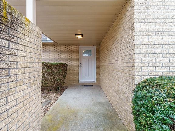 2nd image of 5925 Bradley Dr