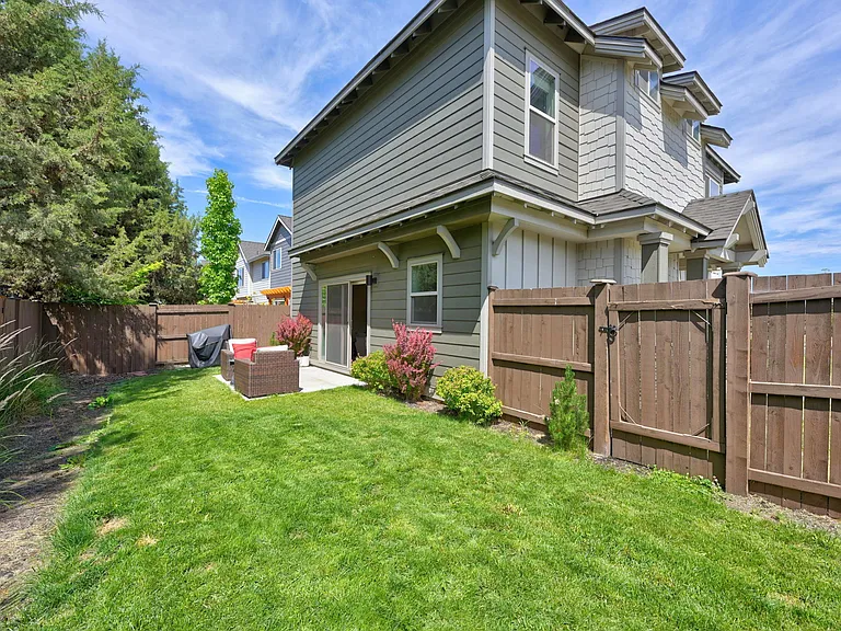 62879 NE Nolan St — Photo 26