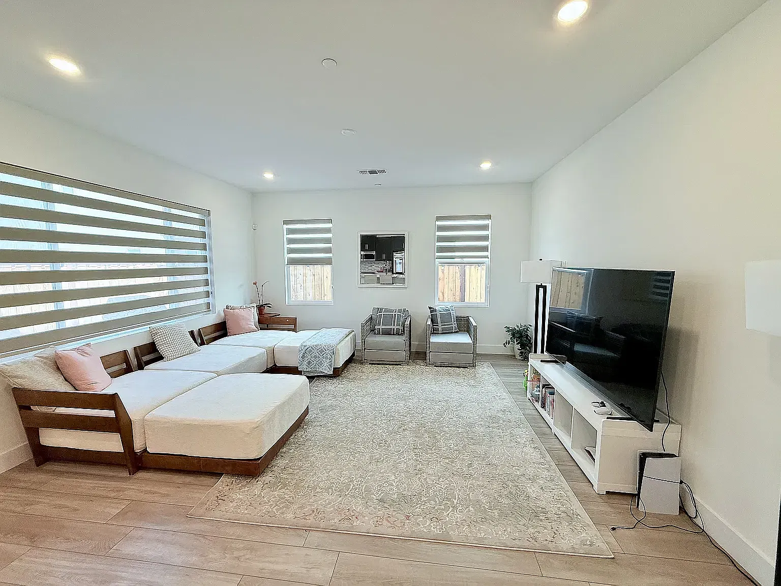 3 bed, 1840 sqft, $3,200 — Photo 3