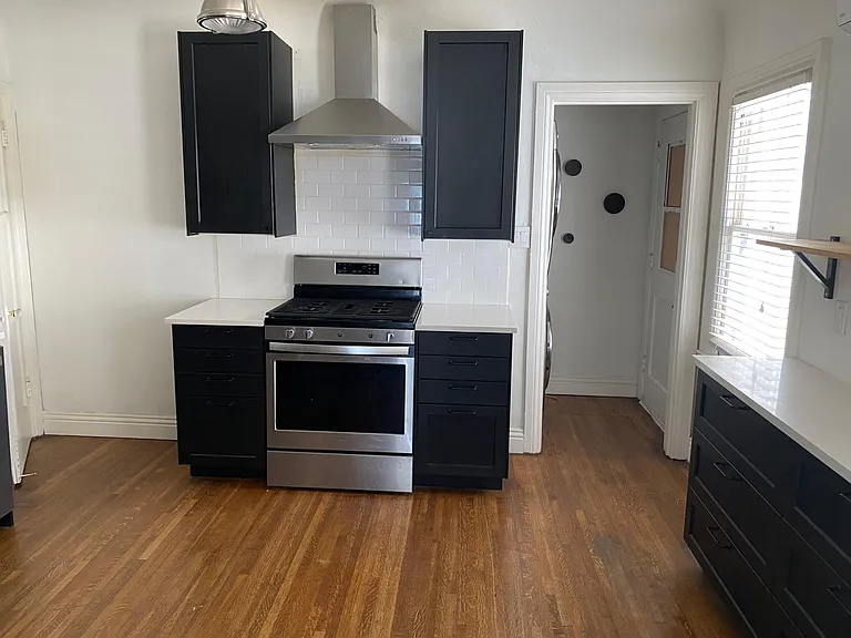 1831 Kelton Ave #1/2 — Photo 7