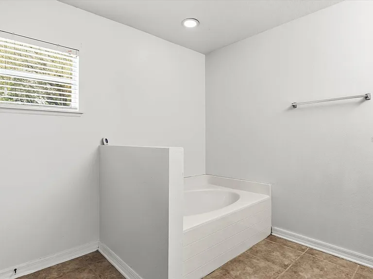 1500 Daybreak Dr — Photo 18