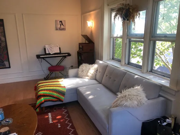 2218 N Summit Ave, Milwaukee, WI